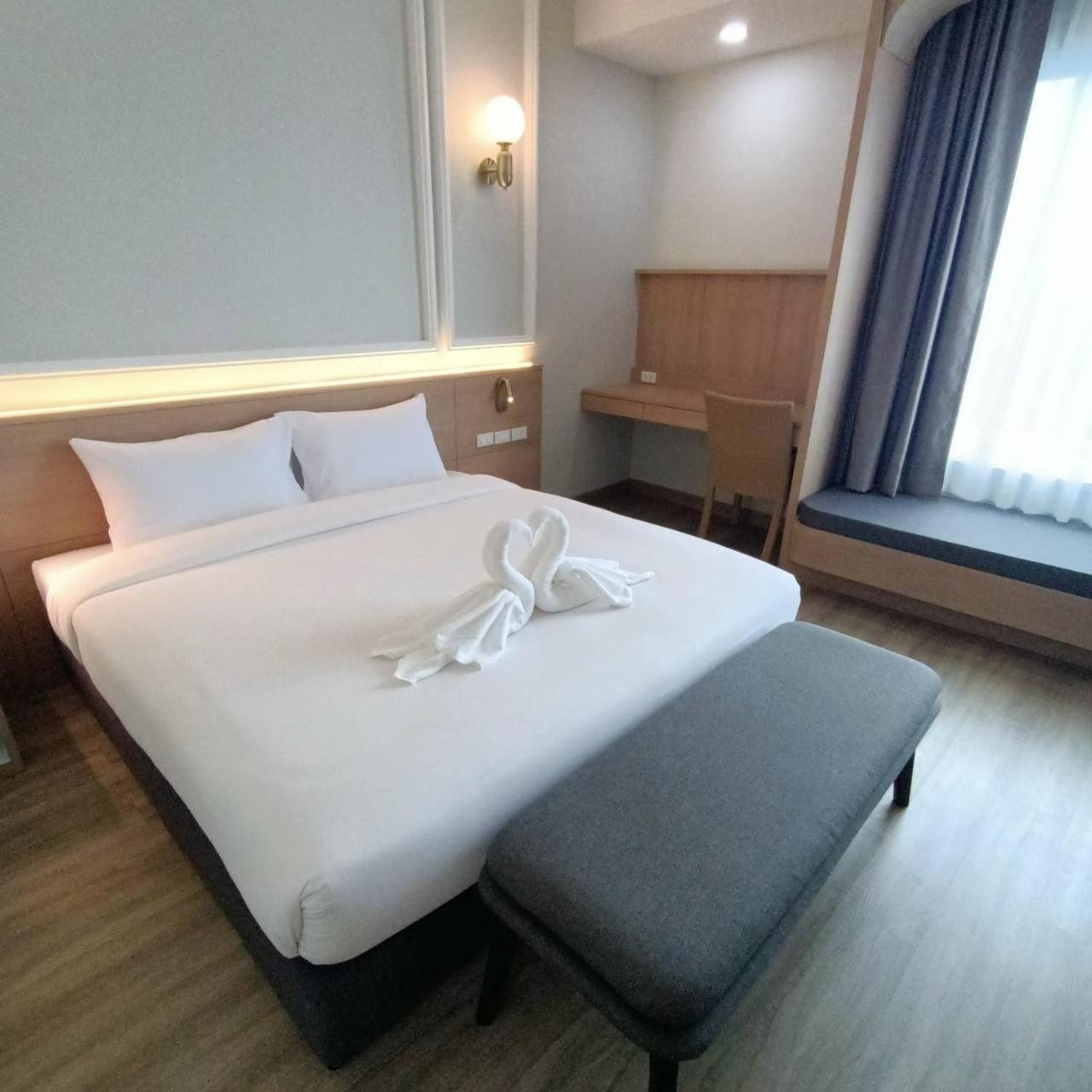 Mayflower Grande Hotel